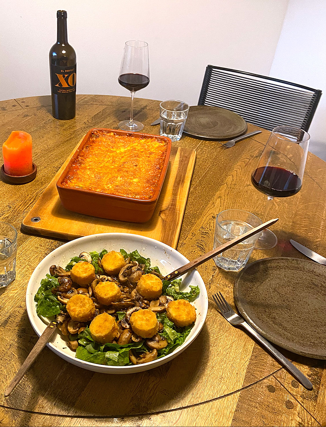 Lasagne mit Champignonsalat und Ziegenkäse zum Monastrell Rotwein